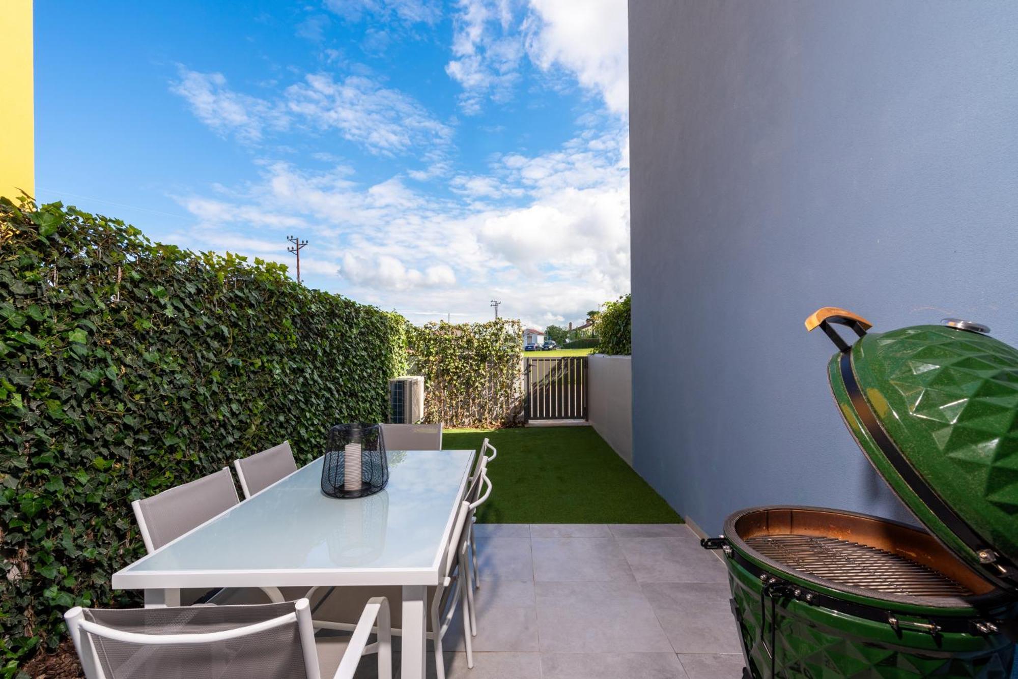 Ferienhaus New Casa Familia With Frontyard, Backyard And Great Bbq! *