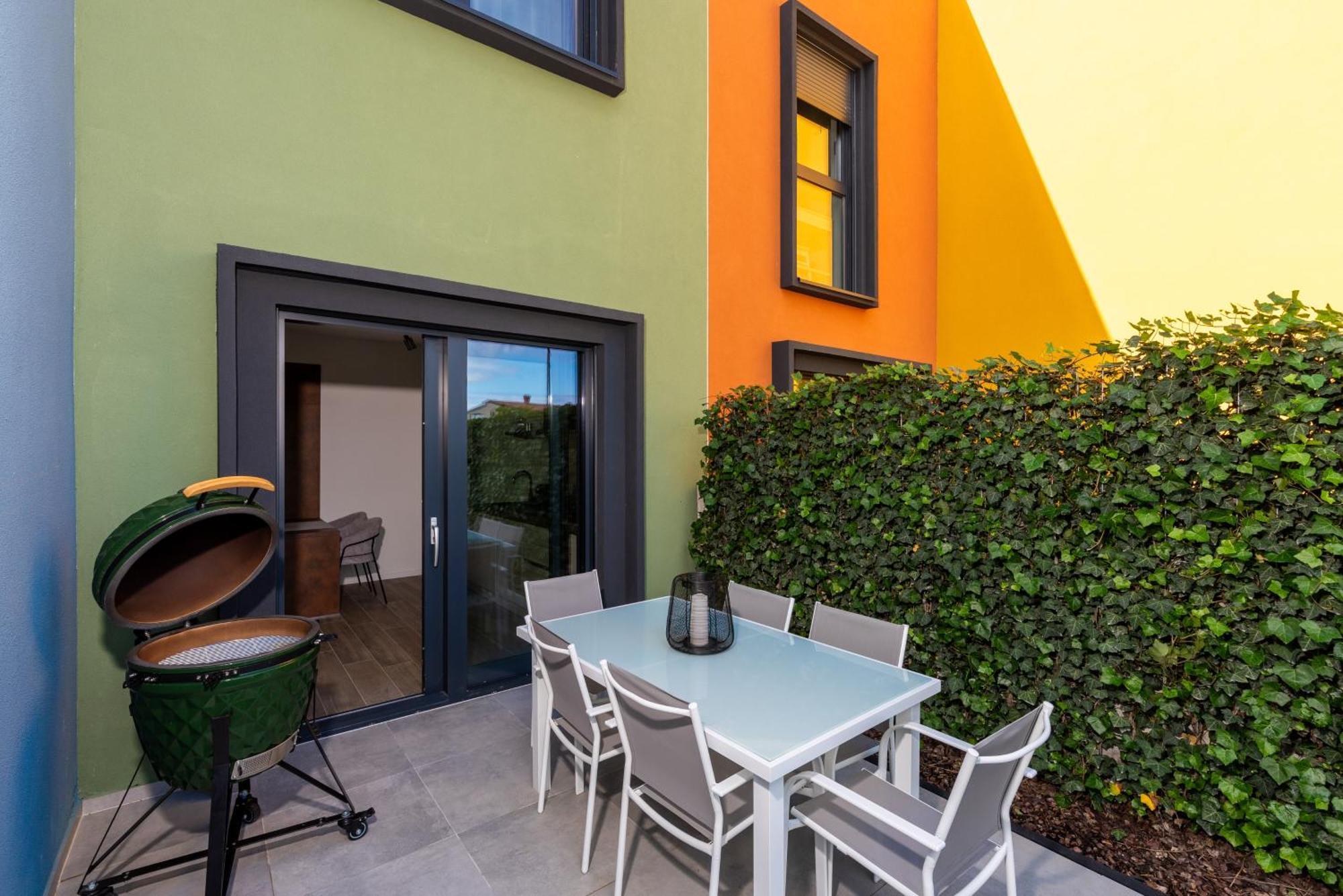 New Casa Familia With Frontyard, Backyard And Great Bbq! * Poreč