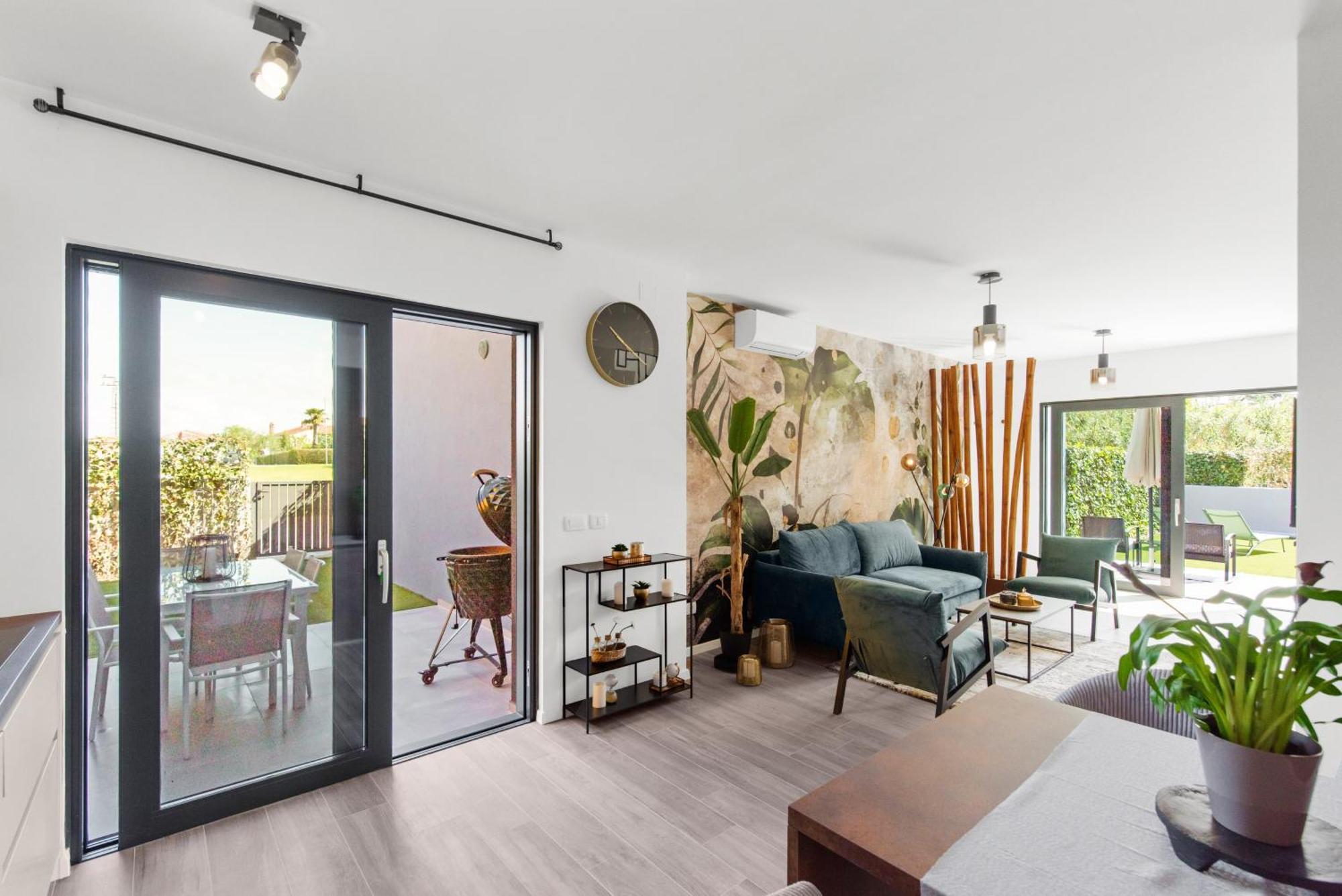 New Casa Familia With Frontyard, Backyard And Great Bbq! Ferienhaus Poreč
