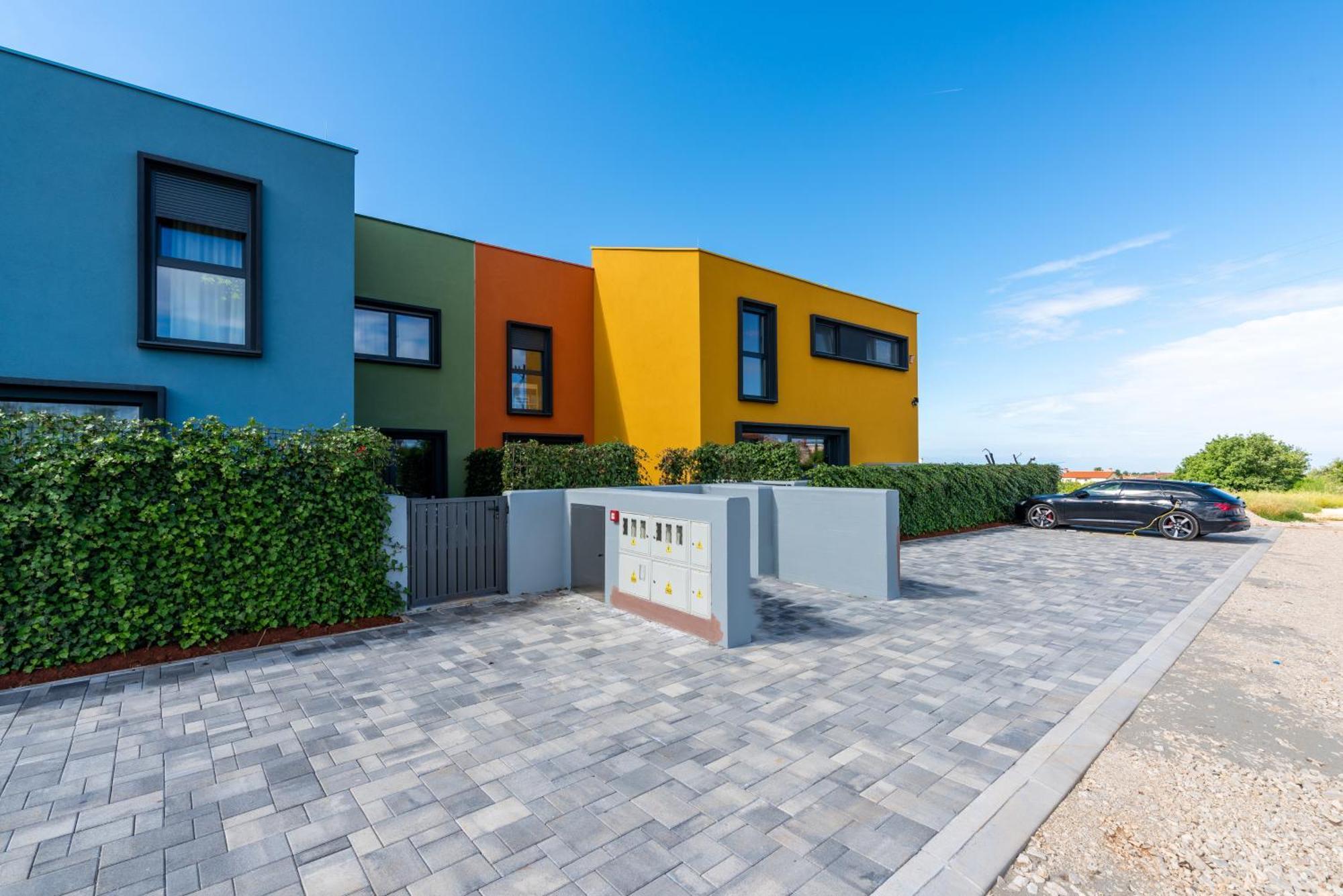 Ferienhaus New Casa Familia With Frontyard, Backyard And Great Bbq! *