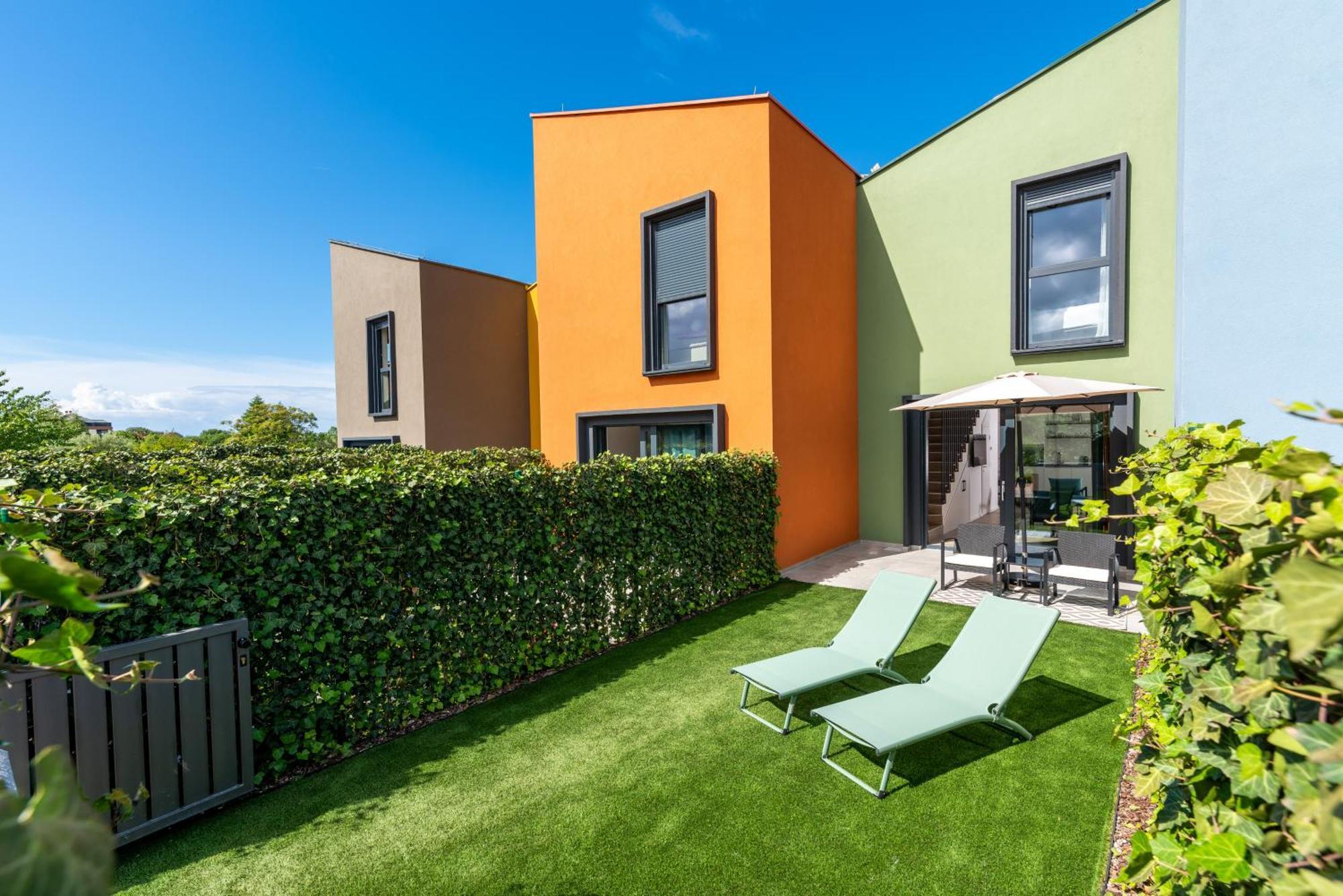 New Casa Familia With Frontyard, Backyard And Great Bbq! Poreč