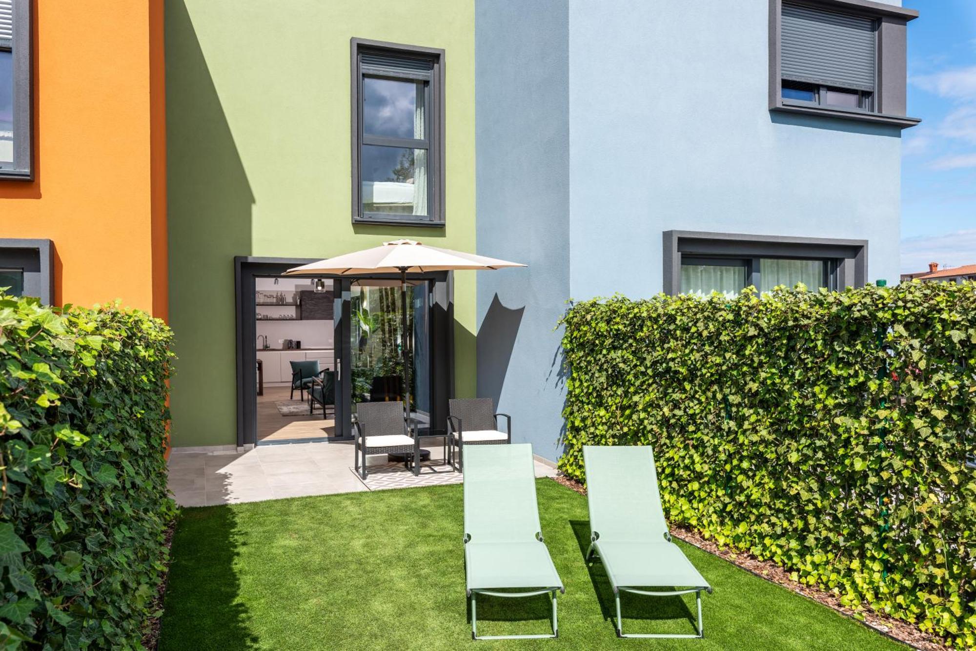 New Casa Familia With Frontyard, Backyard And Great Bbq! Ferienhaus