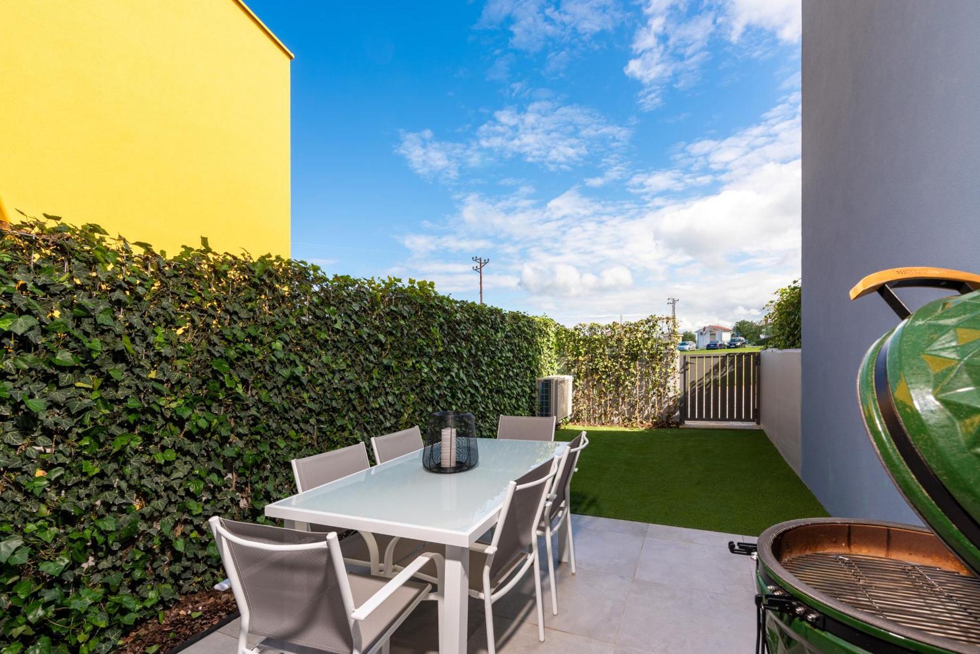 New Casa Familia With Frontyard, Backyard And Great Bbq! *